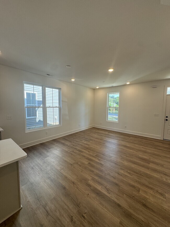 Building Photo - 701 Martin St