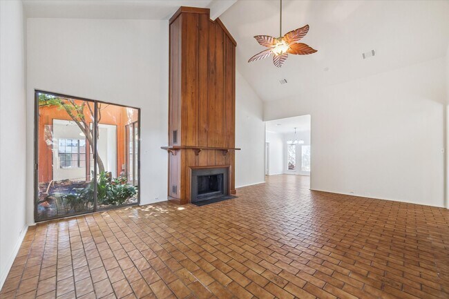 Foto del edificio - 2721 S Glen Haven Blvd