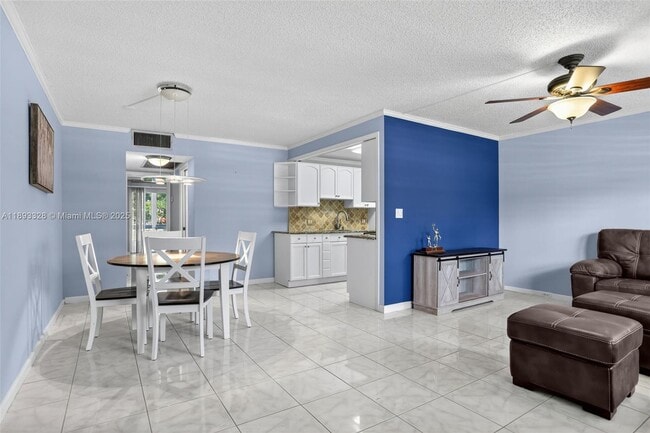 Building Photo - 2405 Antigua Cir