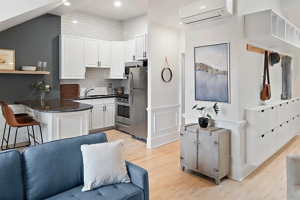 Foto principal - 200 W Springfield St