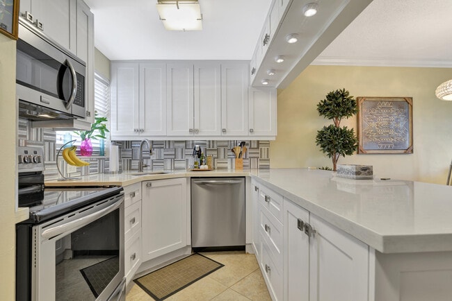Building Photo - 2750 W Golf Blvd