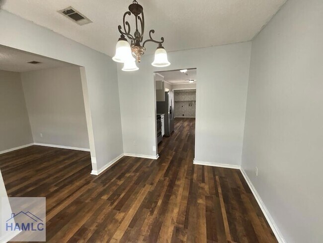 Building Photo - 1750 Latham Ct