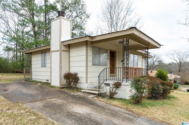 Building Photo - 504 18th Ave NW