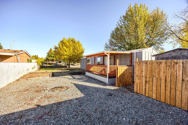 Foto del edificio - Cozy Home and Beautiful Spacious Yard