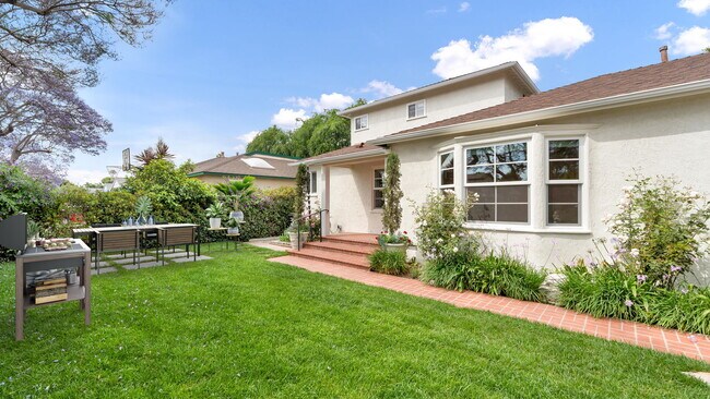 Foto del edificio - 2723 Barry Ave