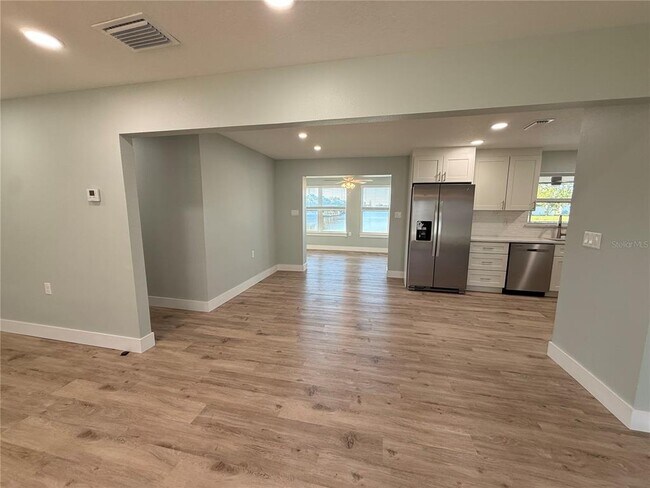 Foto del edificio - 360 Palm Cir