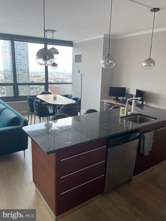 Building Photo - 2101 Market St