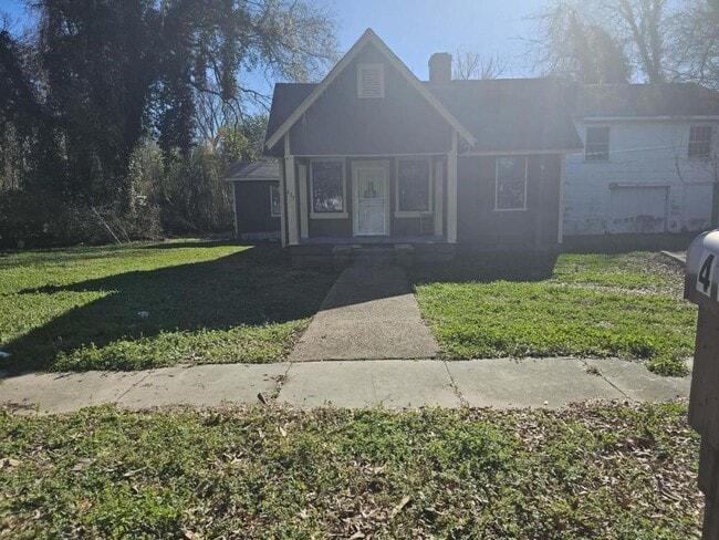 Building Photo - 423 Inez St