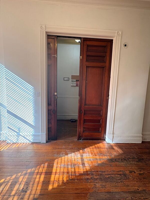 Foto del edificio - 12 E Biddle St