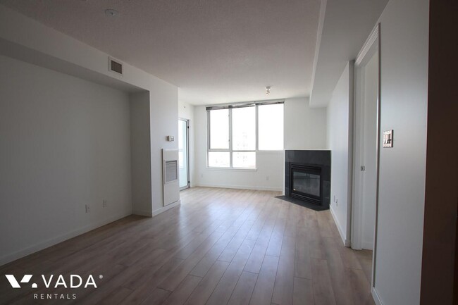 Photo du bâtiment - Europa 2 Bed Apartment For Rent 2002-63 Ke...