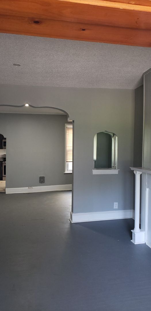 Building Photo - Charming row home in the heart of Darby, v...