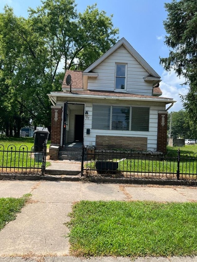 Foto principal - 127 Elm St