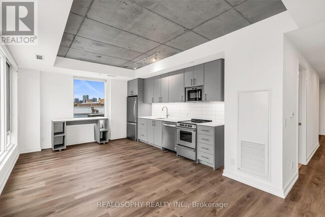 Building Photo - 115-115 Larchmount Ave
