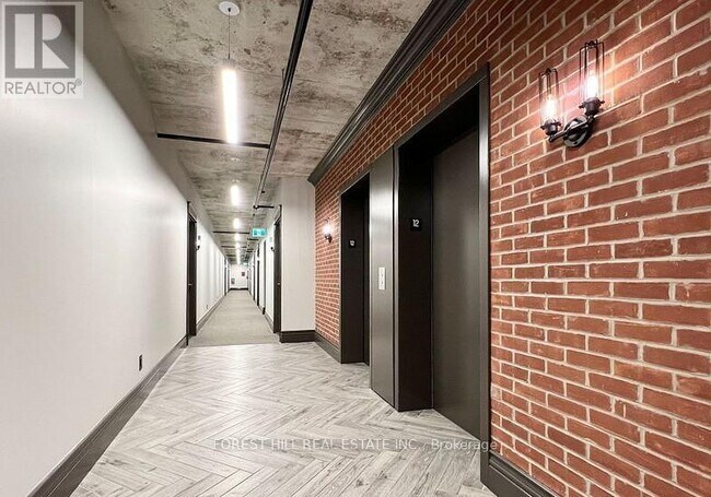 Photo du bâtiment - 608-608 Richmond St W