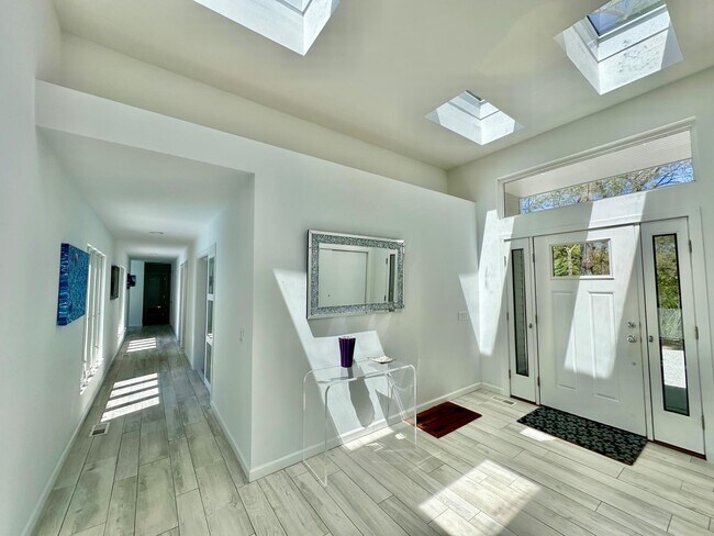 Foto del edificio - 5 Lakewood Ln