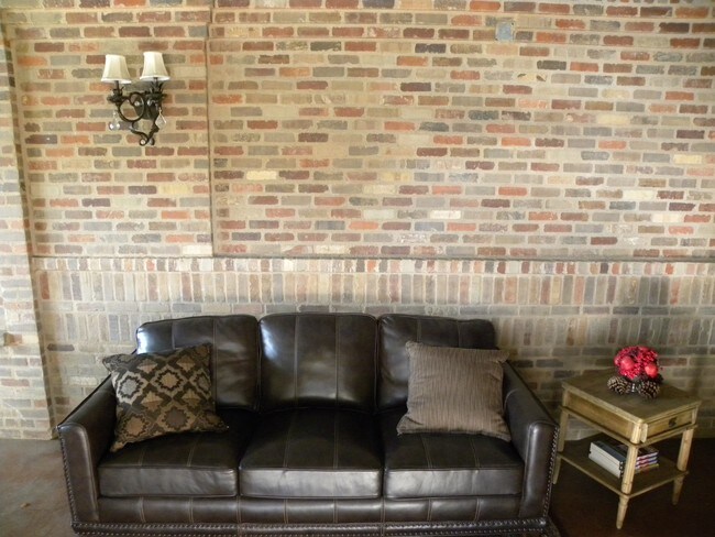 Interior Photo - 14255 Delano St