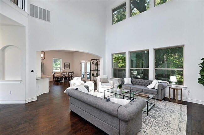 Foto del edificio - 2400 Winsted Ln