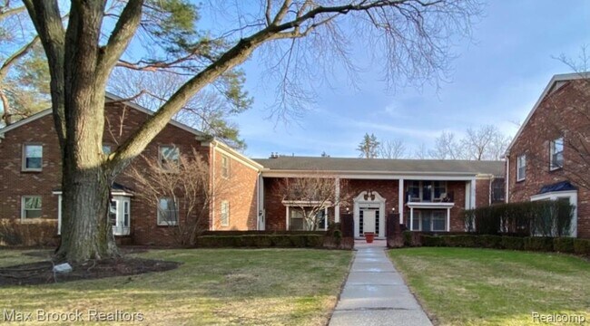 Foto del edificio - 885 N Old Woodward Ave