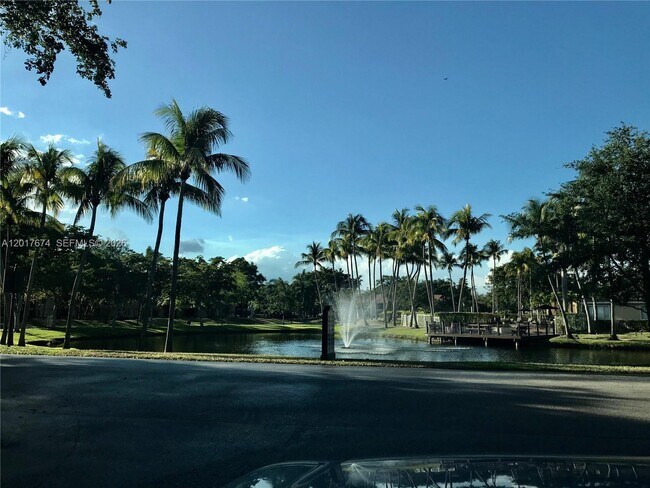 Foto del edificio - 651 Lyons Rd
