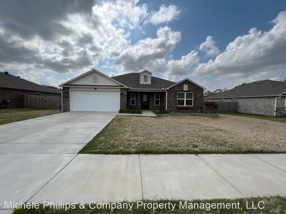 Primary Photo - 4 br, 2 bath House - 35 Bobby Circle