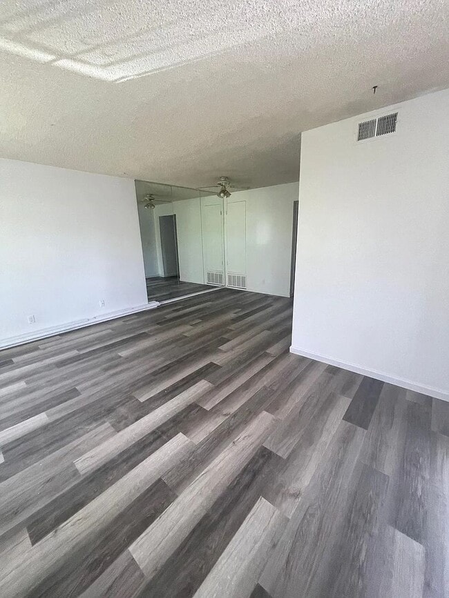 Building Photo - 3713 Park Dr