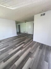 Building Photo - 3713 Park Dr