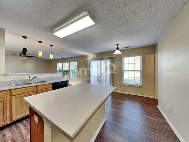 Building Photo - 5862 N Quincy Dr