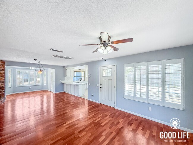 Building Photo - Charming 3BD/3BA Home in Ramona with Large Backyard, 2-Car Garage & In-Unit Laundry