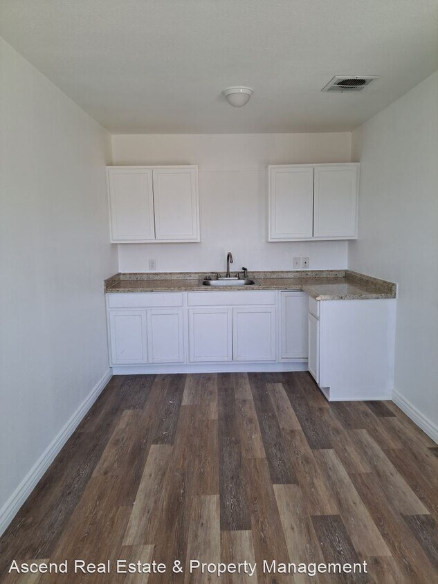 Foto principal - 1 br, 1 bath House - 2620 S Chester Ave #B