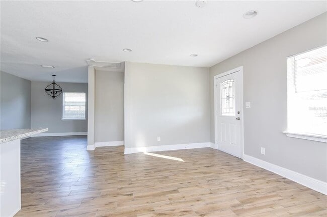 Building Photo - 2509 W Grace St