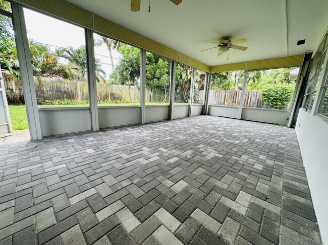 Foto del edificio - 952 SW 13th Dr