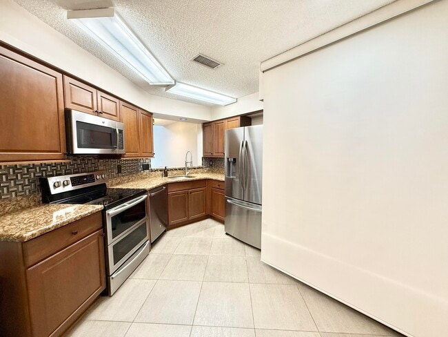 Foto del edificio - 9190 Boca Gardens Pkwy