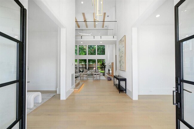 Foto del edificio - 6618 Schiller St