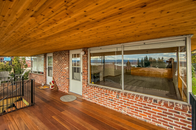 Building Photo - 6510 E Evergreen Blvd