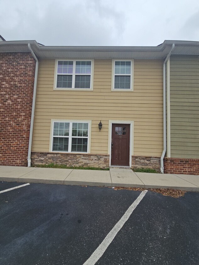 Primary Photo - 373 E Jere Whitson Rd