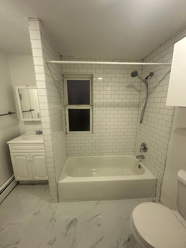 Building Photo - 111 W 16th St
