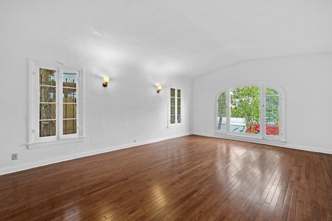 Foto del edificio - 429 N Gardner St