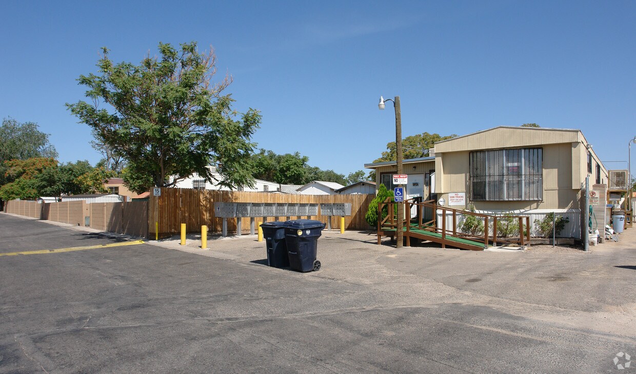 Foto principal - 757 98th St SW