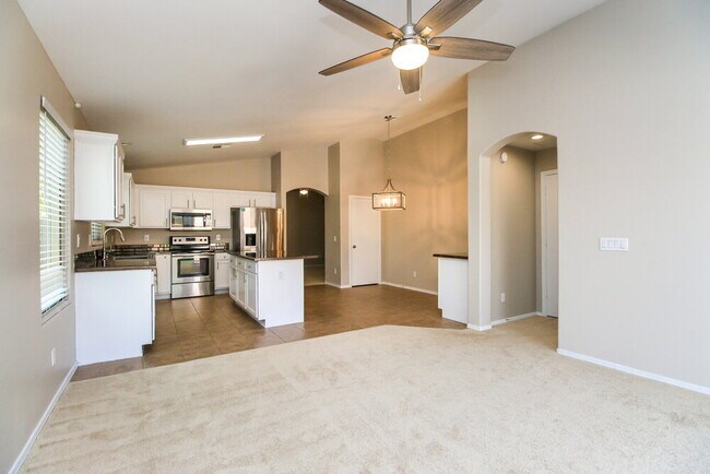 Building Photo - 3214 W Five Mile Peak Dr