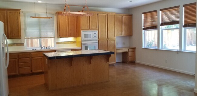 Foto del edificio - Charming 5 Bed/3 bath home in the highly d...