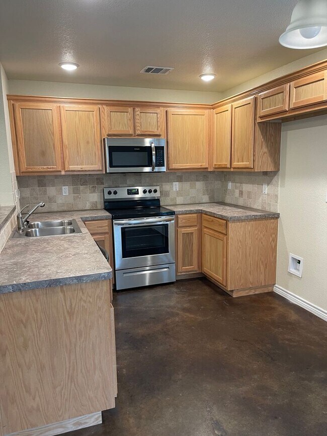 Foto del edificio - Newer Brick 3/2 Home