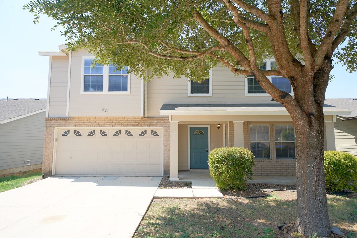 Foto principal - Great Two-Story Home in Cibolo Now Availab...