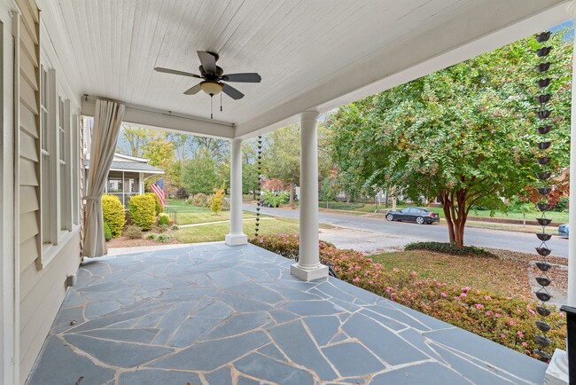 Building Photo - Beautiful Home in Dilworth