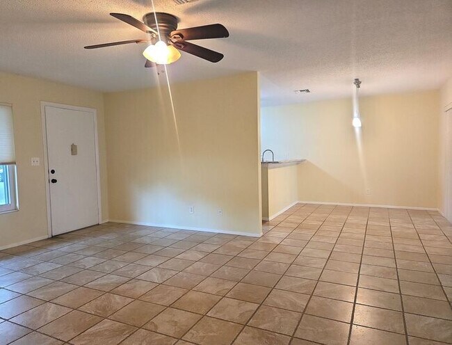 Building Photo - House For Rent Now! 2 Bed | 2 Bath – Prime...