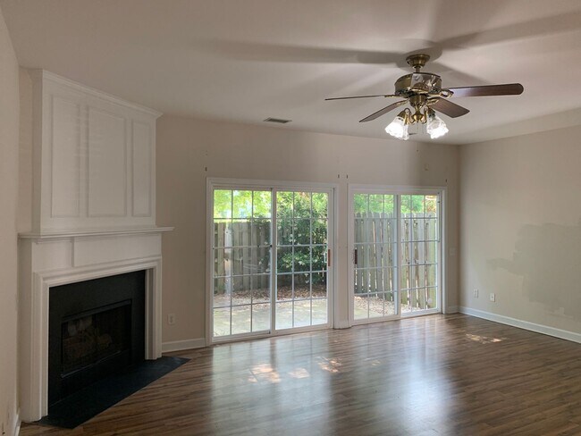 Foto del edificio - Spacious Townhome located in the "Willomer...
