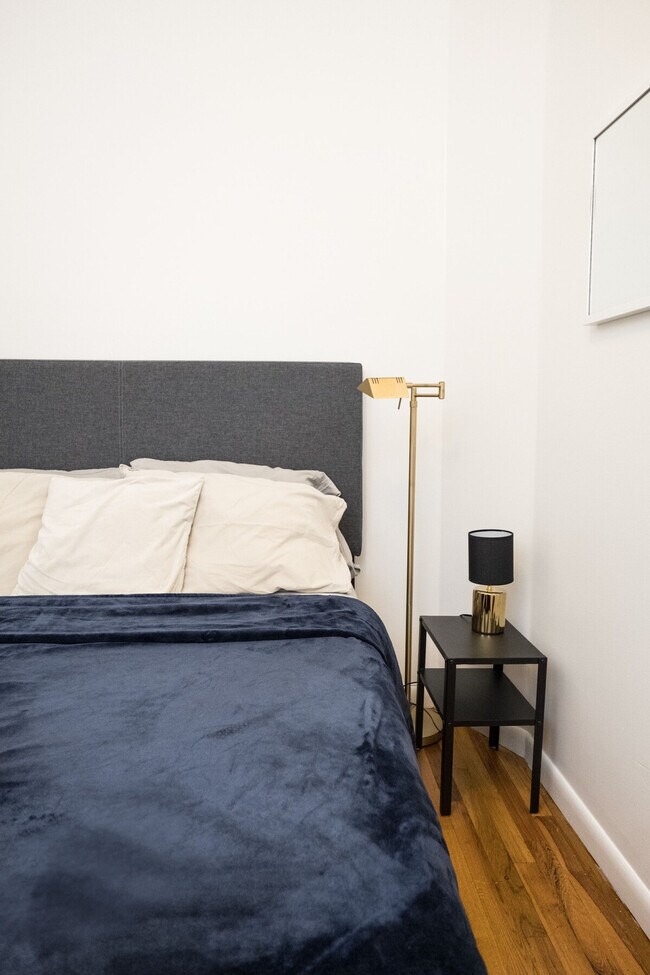 Foto del edificio - 317 E 75th St