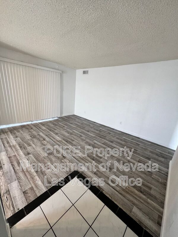 Foto del edificio - 1405 E Vegas Valley Dr