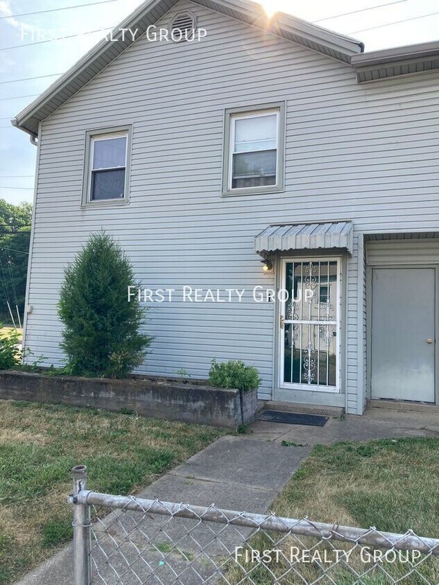 4 S Main St Unit Apt. 1, Franklin, OH 45005 Room for Rent in Franklin