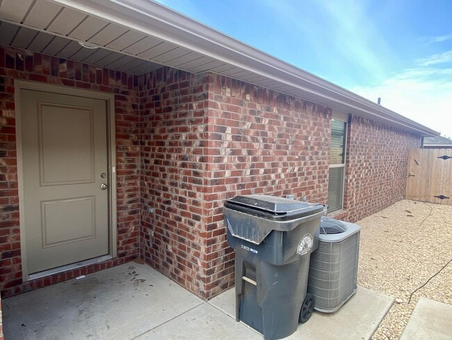 Building Photo - Introducing Your Dream Home: Spacious and ...