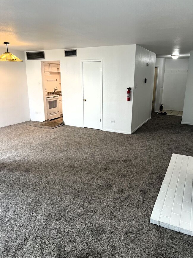 Building Photo - BEAUTIFUL APARTMENT!!! GREAT LOCATION!!